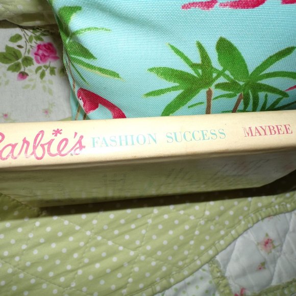 Vintage 1962 Hardback Barbies Fashion Success Book - Picture 5 of 10